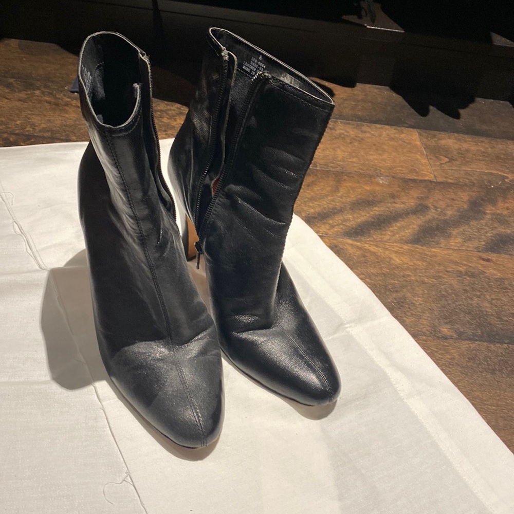Oscar de la renta black leather booties